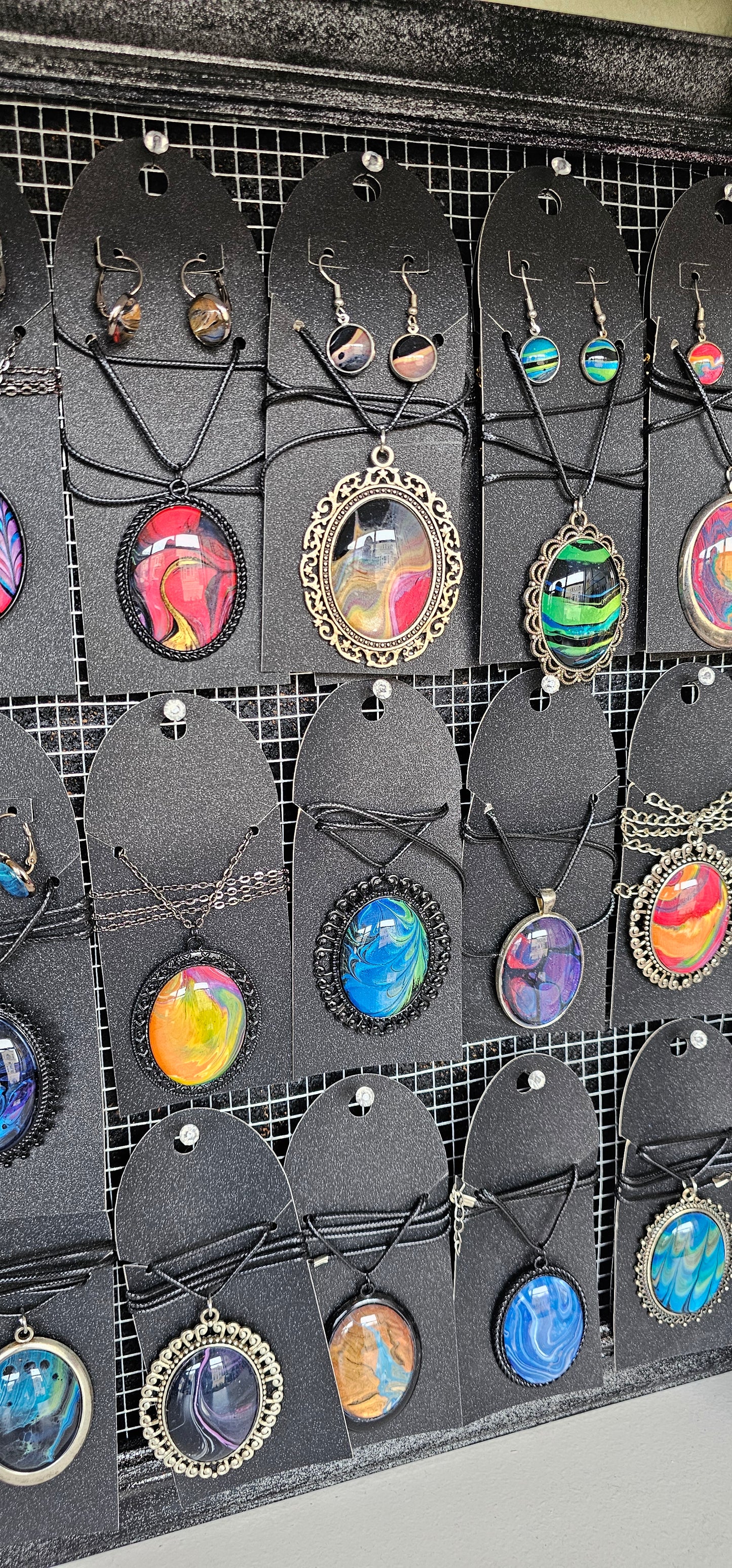 Paint Pour Jewelry Workshop July 18th @6pm